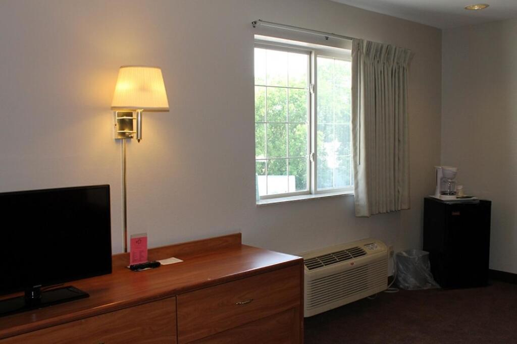 Edmore Inn Екстериор снимка