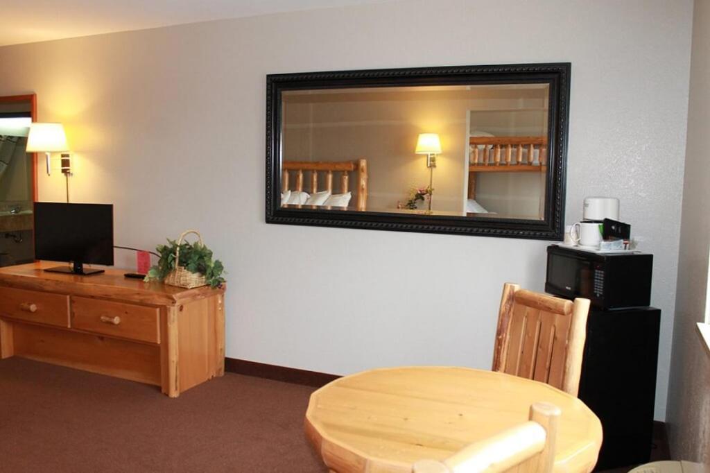 Edmore Inn Екстериор снимка