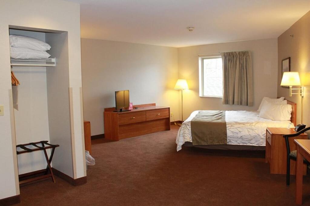 Edmore Inn Екстериор снимка